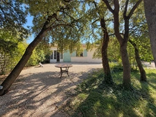Maison de 170 m2 et maison de 70 m2, piscine, jardin 4230 m2 LAURIS (84)