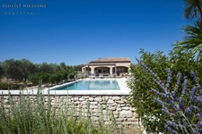 Exceptional property of 290 m2 in the heart of the Vallée des Baux-de-Provence – 25 hectare olive-growing estate for sale 7 rooms MOULES (13)