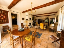 Propriété à vendre 8 pièces 274 m2 sur 1 hectare PERTUIS (84)