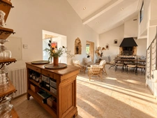 Maison de 170 m2 et maison de 70 m2, piscine, jardin 4230 m2 LAURIS (84)