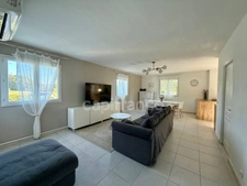 124 m2 apartment for sale 5 rooms Garden 556 m2 Swimming pool VILLELAURE (84)