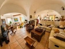 Propriété à vendre 8 pièces 274 m2 sur 1 hectare PERTUIS (84)