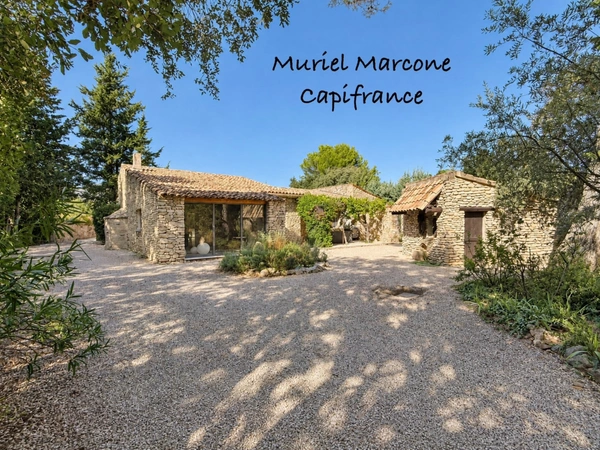 Maison de 170 m2 et maison de 70 m2, piscine, jardin 4230 m2 LAURIS (84)