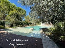 PUYRICARD (13) Propriété de caractère avec piscine, dépendances, garage et piscine