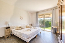 Propriété d’exception de 290 m2 au cœur de la Vallée des Baux-de-Provence sur 25 hectares 7 pièces MOULES (13)