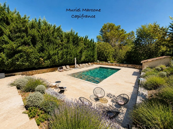 Mas du XVIIIe siècle de 210 m2, piscine, jardin de 6400 m2  OPPEDE (84)