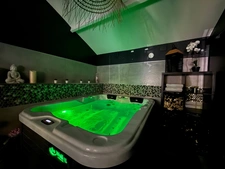 PUYRICARD (13) Propriété de caractère avec piscine, dépendances, garage et piscine