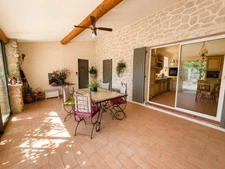Maison à vendre 6 pièces 130 m2, dépendance, piscine, jardin  LAURIS (84)