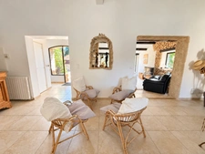 Maison de 170 m2 et maison de 70 m2, piscine, jardin 4230 m2 LAURIS (84)
