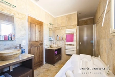 Exceptional property of 290 m2 in the heart of the Vallée des Baux-de-Provence – 25 hectare olive-growing estate for sale 7 rooms MOULES (13)
