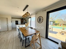 Maison récente à vendre 4 pièces 98 m2, piscine, garage sur 421 m2 PERTUIS (84)