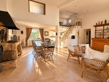Maison de 170 m2 et maison de 70 m2, piscine, jardin 4230 m2 LAURIS (84)