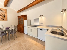 Maison de 170 m2 et maison de 70 m2, piscine, jardin 4230 m2 LAURIS (84)