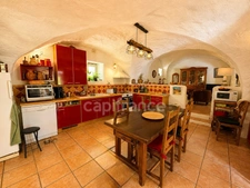 Propriété à vendre 8 pièces 274 m2 sur 1 hectare PERTUIS (84)