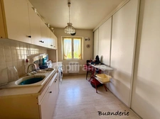 Proprieté de 150 m2 avec dépendance à vendre 7 pièces LAURIS (84)