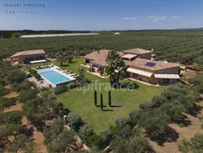 Exceptional property of 290 m2 in the heart of the Vallée des Baux-de-Provence – 25 hectare olive-growing estate for sale 7 rooms MOULES (13)
