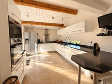 Maison de 170 m2 et maison de 70 m2, piscine, jardin 4230 m2 LAURIS (84)