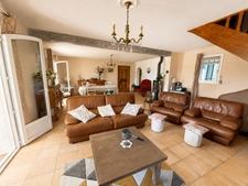 Maison à vendre 6 pièces 130 m2, dépendance, piscine, jardin  LAURIS (84)