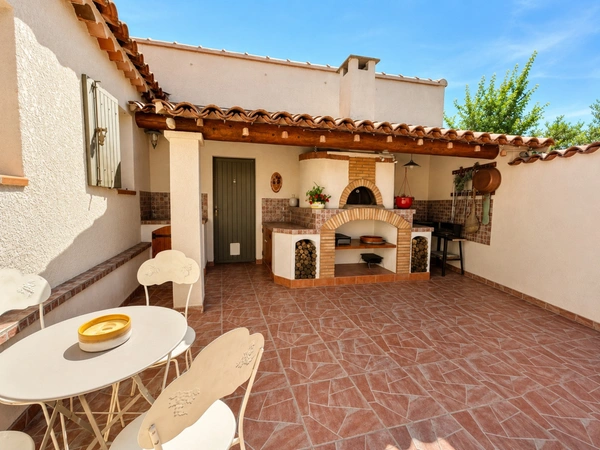 Maison à vendre 6 pièces 130 m2, dépendance, piscine, jardin  LAURIS (84)