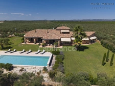 Propriété d’exception de 290 m2 au cœur de la Vallée des Baux-de-Provence sur 25 hectares 7 pièces MOULES (13)