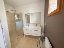 Maison de 170 m2 et maison de 70 m2, piscine, jardin 4230 m2 LAURIS (84)