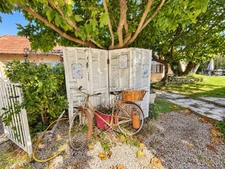 PUYRICARD (13) Propriété de caractère avec piscine, dépendances, garage et piscine