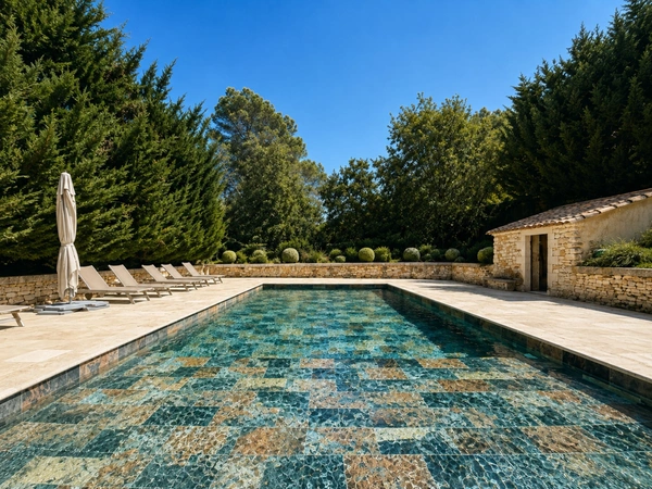 Mas du XVIIIe siècle de 210 m2, piscine, jardin de 6400 m2  OPPEDE (84)