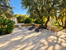Maison de 170 m2 et maison de 70 m2, piscine, jardin 4230 m2 LAURIS (84)