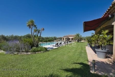 Exceptional property of 290 m2 in the heart of the Vallée des Baux-de-Provence – 25 hectare olive-growing estate for sale 7 rooms MOULES (13)