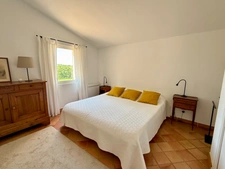 ROGNES (13) Élégante propriété Provençale de 170 m2 avec piscine et garage terrain de 5220 m2  