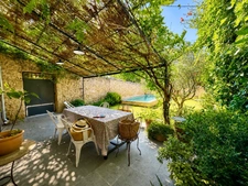 Maison de village à vendre 4 pièces 100 m2 , jardin, bassin de nage, garage PUYVERT  (84)