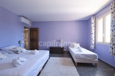 Exceptional property of 290 m2 in the heart of the Vallée des Baux-de-Provence – 25 hectare olive-growing estate for sale 7 rooms MOULES (13)