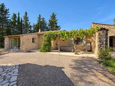 Maison de 170 m2 et maison de 70 m2, piscine, jardin 4230 m2 LAURIS (84)