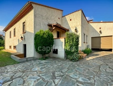 Pyrénées Orientales (66) - Maison 139 m² avec Jardin - Terrasse – Piscine – Garage – Dépendances  