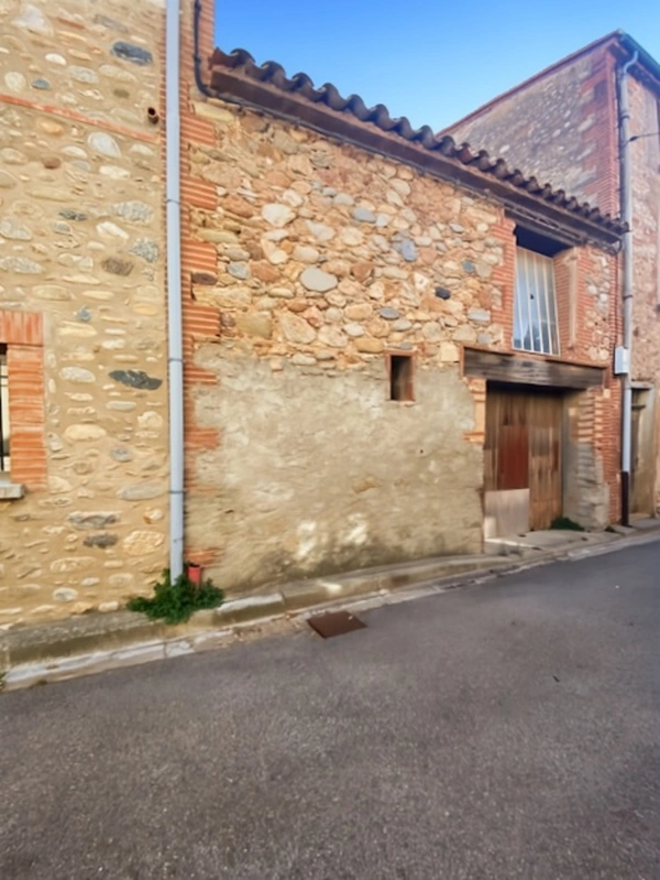 Pyrénées Orientales (66), en exclusivité - Au coeur du village Catalan de Banyuls-dels-Aspres - Grange de 58 m² à réhabiliter