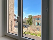 Pyrénées-Orientales (66) - Newly renovated 1-bedroom apartment - 51 m² - 1st floor - Air conditioning, fitted kitchen and parking    