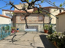 Pyrénées Orientales (66) - Village house - 3/4 bedrooms - Equipped kitchen - Air conditioning - Terrace, garage and cellar - View of the Canigou