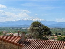 Pyrénées Orientales (66) - Village house - 3/4 bedrooms - Equipped kitchen - Air conditioning - Terrace, garage and cellar - View of the Canigou