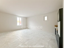 Pyrénées-Orientales (66) - Newly renovated 1-bedroom apartment - 51 m² - 1st floor - Air conditioning, fitted kitchen and parking    