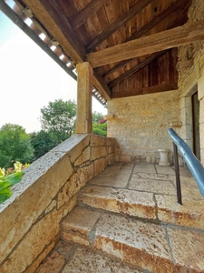 A vendre CREMPS (46) Maison en pierre 5 pièces de 101m² habitables - Dépendances - Terrain 1 857m²