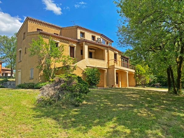 A vendre CRAYSSAC (46) Maison familiale 8 pièces de 200m² habitables - 5 chambres - 2 Vérandas - Terrain de 8000 m²