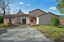 A vendre CAHORS (46) Maison plain pied 6 pièces de 122m² habitables - Piscine - 2 Garages - Terrain 1 659m²