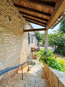A vendre CREMPS (46) Maison en pierre 5 pièces de 101m² habitables - Dépendances - Terrain 1 857m²