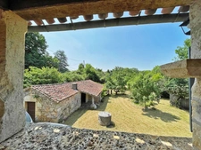 A vendre CREMPS (46) Maison en pierre 5 pièces de 101m² habitables - Dépendances - Terrain 1 857m²