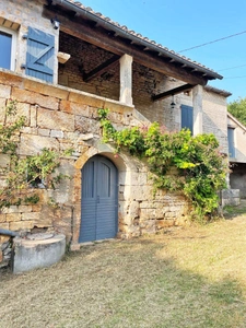 A vendre CREMPS (46) Maison en pierre 5 pièces de 101m² habitables - Dépendances - Terrain 1 857m²