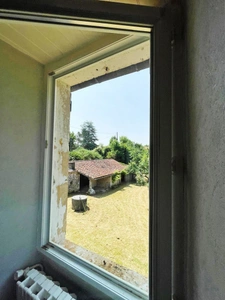 A vendre CREMPS (46) Maison en pierre 5 pièces de 101m² habitables - Dépendances - Terrain 1 857m²